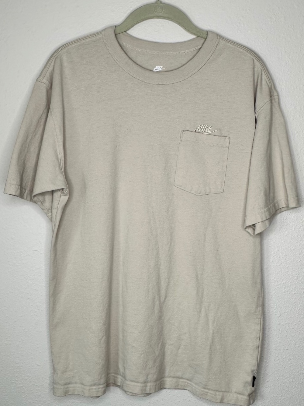 Nike Men's Premium Essential Pocket T-Shirt, Small